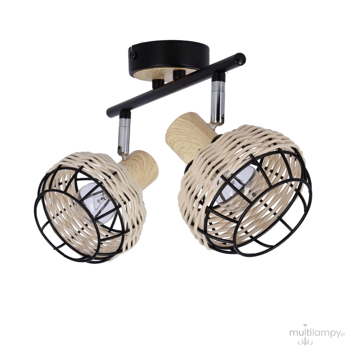 Czarna lampa sufitowa (spot) Tajga z dwoma punktami świetlnymi. Klosze w stylu rattanowym, z naturalnego drewna, umieszczone na metalowej konstrukcji. Ujęcie z przodu, z widocznymi żarówkami. Idealna do nowoczesnych wnętrz.