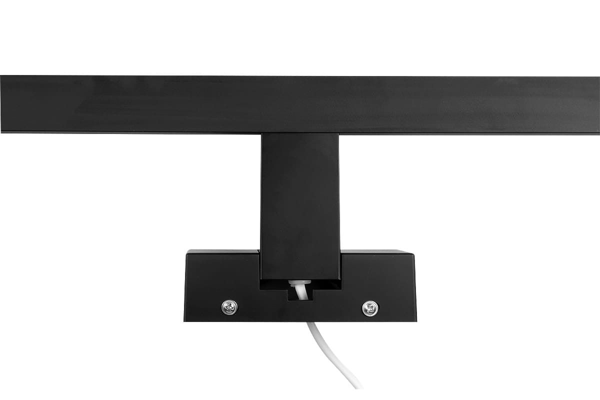 Besta kinkiet łazienkowy LED IP44, czarny, zamontowany na ścianie. Prostokątny kształt z matowym wykończeniem, widoczne mocowanie i kabel zasilający. Wymiary: L40 cm, moc: 8W, przeznaczony do oświetlenia lustra.