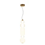Lampa wisząca LED Collar w kolorze złotym, z okrągłym metalowym mocowaniem. Składa się z kilku szklanych elementów w różnych kształtach: przezroczystego, matowego i teksturowanego. Zawieszona na cienkim przewodzie, idealna do nowoczesnych wnętrz.