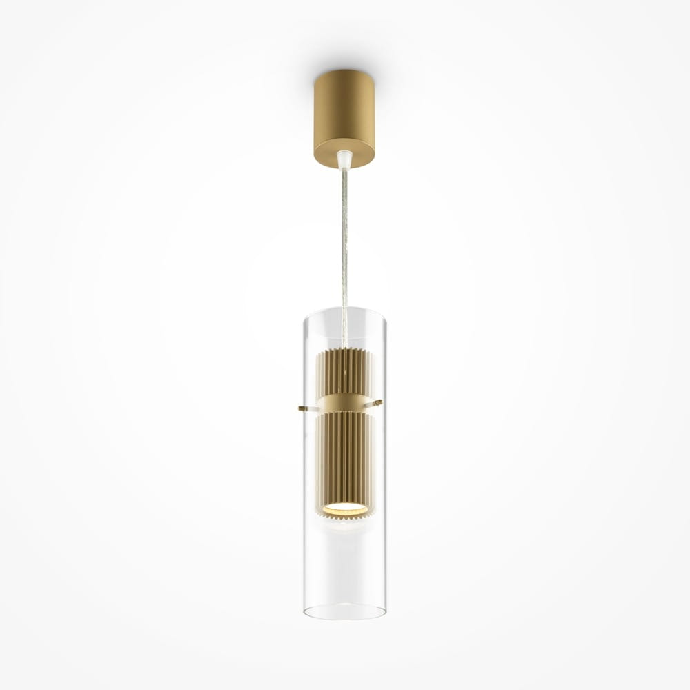 Lampa wisząca Dynamics 1-punktowa w złotym kolorze z przezroczystym kloszem. Kształt cylindryczny, z widoczną dekoracyjną częścią wewnętrzną z żłobieniami. Zawieszona na cienkim przewodzie, montowana do sufitu. Proste tło.