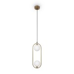 Lampa wisząca 2-punktowa w kolorze mosiądzu, z dwiema białymi, okrągłymi kulami. Zawieszona na czarnym przewodzie, w kształcie owalnym. Ujęcie frontalne, na białym tle. Idealna do nowoczesnych wnętrz.