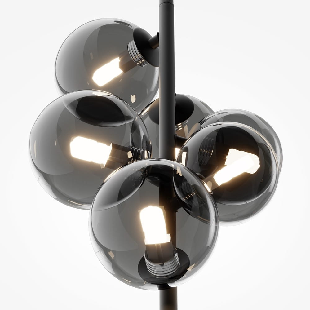 Lampa wisząca Dallas 6-punktowa w kolorze czarnym z przydymionymi kulami. Ułożenie kul w różnych kierunkach, widoczne żarówki. Metalowa konstrukcja, nowoczesny design. Tło białe, co podkreśla elegancję produktu.