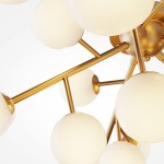 Lampa sufitowa Dallas 20-punktowa, złota z białymi kloszami, widok z dołu. Zawiera okrągłe, mleczne klosze na złotych ramionach, tworząc nowoczesny, minimalistyczny design. Klosze są rozmieszczone równomiernie, co podkreśla harmonię konstrukcji.