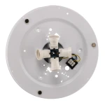 Plafon Rondo D60 w kolorze szarym, widok od spodu. Cztery gniazda na żarówki umieszczone w równych odstępach, z elementami elektrycznymi, przykręcany mechanizm montażowy oraz otwory na przewody. Gładka, okrągła konstrukcja.