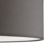 Plafon Rondo D60 w kolorze szarym z czterema punktami świetlnymi. Okrągła, teksturowana obudowa z materiału, z widocznym białym wnętrzem. Ujęcie z boku, pokazujące szczegóły faktury oraz krawędzi lampy.