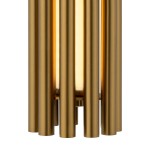 Lampa wisząca Sonata LED, 1-punktowa, wykonana z mosiądzu. Charakteryzuje się cylindrycznymi przesłonami w złotym kolorze oraz centralnym źródłem światła otoczonym przez metalowe rurki. Produkt w pozycji stojącej, na jednolitym tle.