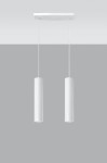 Biała lampa wisząca Lagos 2-punktowa z dwoma cylindrycznymi kloszami zawieszonymi na cienkich linkach. Produkt montowany do sufitu, z minimalistycznym designem, idealny do nowoczesnych wnętrz.