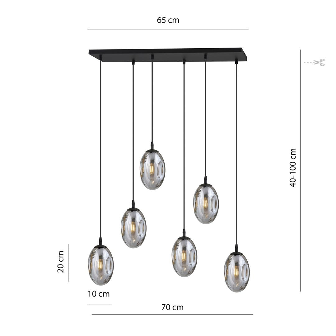 Lampa wisząca Astral 6-punktowa w kolorze czarnym i grafitowym z sześcioma szklanymi kloszami w kształcie elipsy. Wymiary: długość 65 cm, wysokość 20 cm, regulacja wysokości od 40 do 100 cm. Zawieszona na cienkich linkach.
