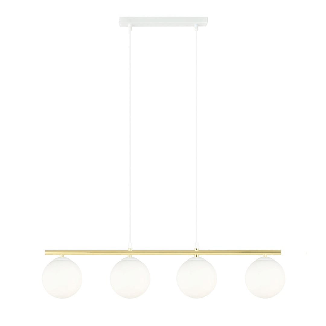 Lampa wisząca Allora 4-punktowa w białym i złotym kolorze z opalowymi kloszami. Posiada cztery okrągłe, matowe klosze zawieszone na złotej listwie. Ujęcie frontalne, lampa zawieszona na białych przewodach. Proste tło.