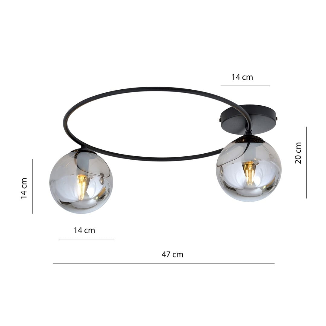 Lampa sufitowa Sopra 2-punktowa w kolorze czarnym i grafitowym. Posiada dwa okrągłe klosze o średnicy 14 cm, zawieszone na metalowej ramie o długości 47 cm. Wysokość lampy wynosi 20 cm. Idealna do nowoczesnych wnętrz.