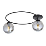 Lampa sufitowa Sopra 2-punktowa w kolorze czarnym i grafitowym. Posiada dwa szklane klosze w kształcie kul, osadzone na cienkiej, okrągłej podstawie. Widok z góry, zbliżenie na detale konstrukcji i wykończenia.
