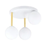 Lampa sufitowa Dolce 3-punktowa z białym kloszem w kształcie kul i złotymi stalowymi rurkami. Ułożona w sposób wiszący, z trzema źródłami światła, na okrągłej, białej podstawie. Prosty design, idealna do nowoczesnych wnętrz.