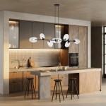 Lampa wisząca Pandora 8-punktowa w kolorze czarnym i transparentnym, z owalnymi kloszami umieszczonymi na cienkiej, czarnej konstrukcji. Zawieszona nad minimalistycznym blatem kuchennym w nowoczesnym wnętrzu.