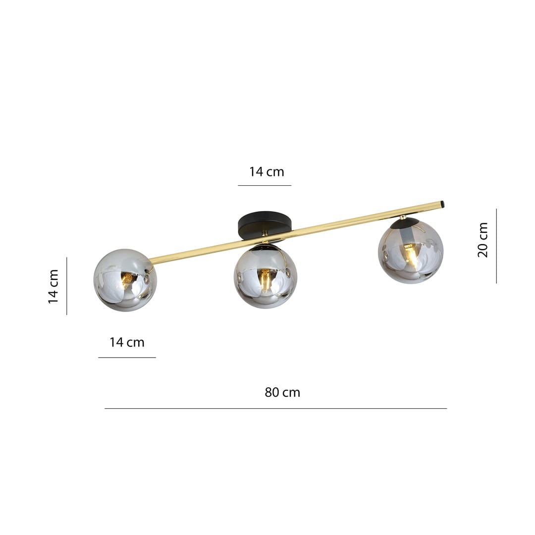 Lampa sufitowa 3-punktowa w kolorze czarnym, złotym i grafitowym, z trzema kulistymi kloszami o średnicy 14 cm, zawieszona na cienkiej złotej rurze. Wymiary: długość 80 cm, wysokość 20 cm. Ujęcie frontalne, ukazujące wszystkie detale i proporcje.