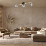 Lampa sufitowa Splendi 3-punktowa w kolorze czarnym, złotym i grafitowym. Składa się z trzech szklanych kloszy na metalowej listwie, zawieszona pod sufitem, w nowoczesnym wnętrzu z beżowymi sofami i dekoracjami.