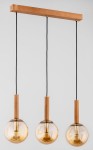Lampa wisząca Tori 3-punktowa z drewnianą podstawą w kolorze złotym. Trzy przezroczyste kuliste klosze osadzone na drewnianych uchwytach, zawieszone na czarnych kablach. Ujęcie frontalne, na jasnym tle.