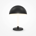 Czarna lampa stołowa LED Ray z jednym punktem świetlnym, z okrągłym kloszem w kształcie półkuli i prostą, białą nogą. Ustawiona na okrągłej podstawie, prezentuje minimalistyczny design na jasnym tle.