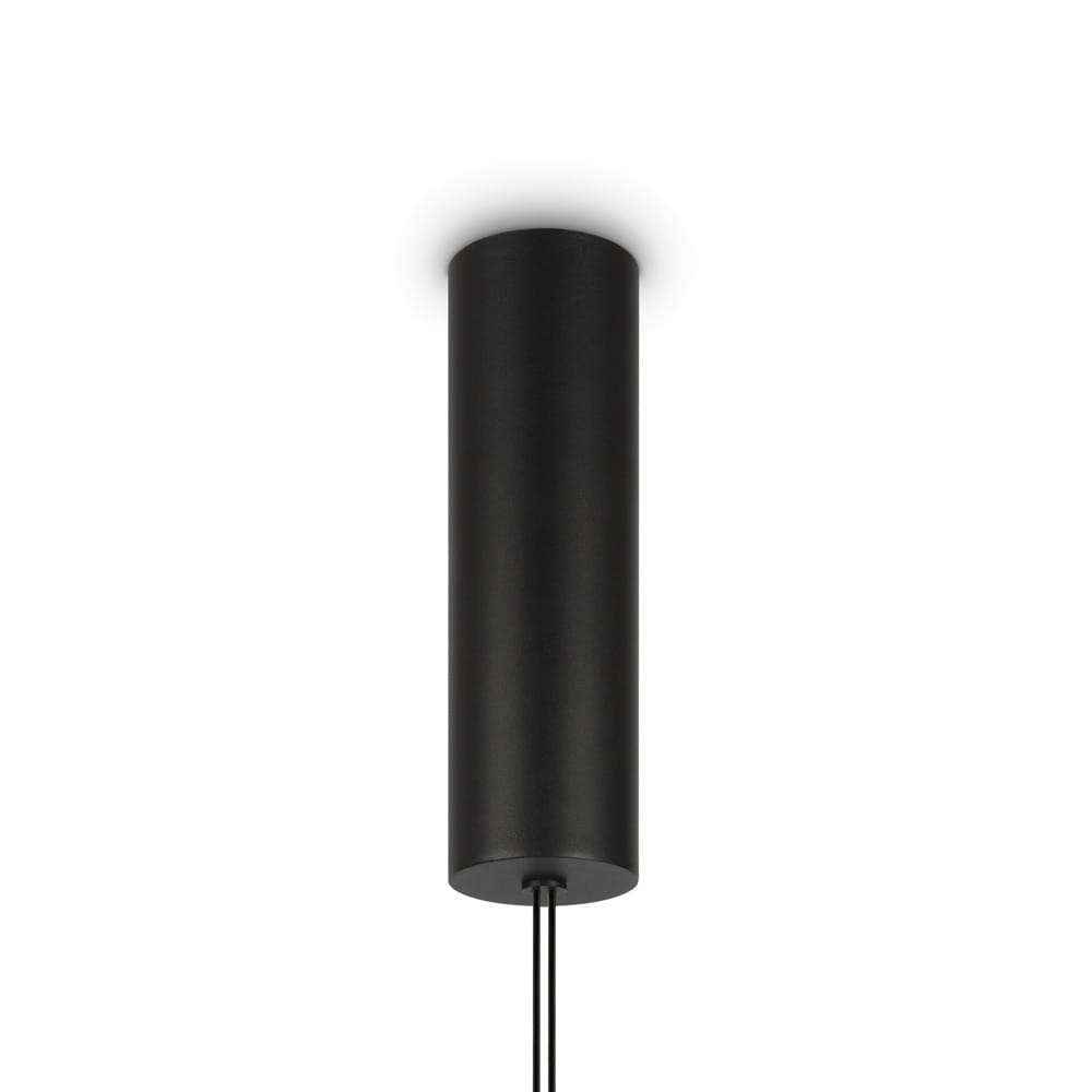 Czarna, wisząca lampa LED Supersymmetry, cylindryczny kształt, matowa faktura. Zawieszona na cienkim kabelku, widok z dołu. Prosty design, idealna do nowoczesnych wnętrz.