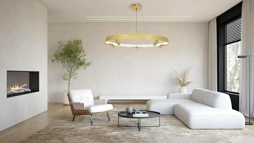 Lampa wisząca Circle 98 LED z 6 punktami świetlnymi w kolorze złotym, umieszczona w nowoczesnym wnętrzu. Okrągła konstrukcja z metalowymi detalami, zawieszona nad okrągłym stołem w salonie, otoczona jasnymi meblami i roślinnością.