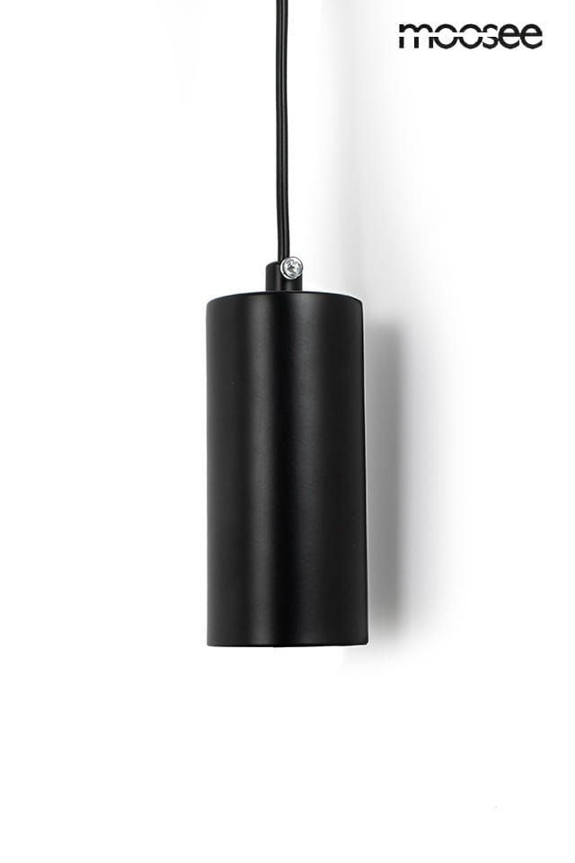 Czarny kinkiet Como LED E27, z cylindrycznym abażurem, zawieszony na przewodzie. Prosty design, metaliczna faktura. Widoczna oprawka do żarówki E27. Produkt leżący na białym tle, bez dodatkowych dekoracji.