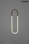 Lampa wisząca Puzo L LED w kolorze złotym, o minimalistycznym, owalnym kształcie. Ujęcie frontalne, lampa zwisa z sufitu na cienkim przewodzie. Emituje ciepłe, białe światło, z widocznym stelażem w górnej części. Tło w neutralnym odcieniu szarości.