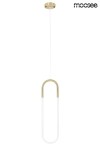 Złota lampa wisząca Puzo L LED z przezroczystym kloszem w kształcie owalnym, zawieszona na białym przewodzie. Prosty, nowoczesny design, idealna do minimalistycznych wnętrz. Ujęcie frontalne, na jednolitym tle.