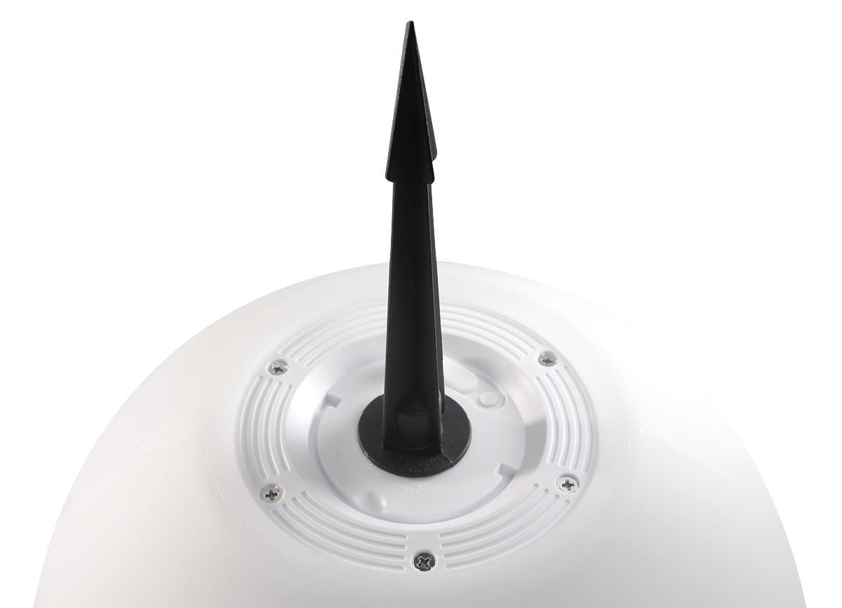Biała kula D30 z tworzywa sztucznego, z czarnym, stożkowatym uchwytem do montażu. Widoczne elementy do mocowania oraz otwory wentylacyjne. Lampa ogrodowa LED RGB zasilana energią słoneczną, widok z góry.