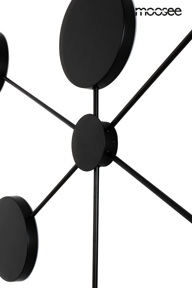 Kinkiet Shadow 6 LED w kolorze czarnym, z sześcioma okrągłymi źródłami światła. Produkt ma minimalistyczny design z cienkimi ramionami i centralnym mocowaniem. Ujęcie z boku ukazuje detale konstrukcji i równomierne rozmieszczenie punktów świetlnych.