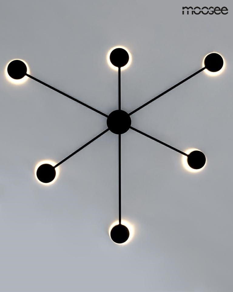 Czarny kinkiet LED Shadow 6 Close z sześcioma punktami świetlnymi, rozmieszczonymi na długich ramionach. Widok z góry, produkt montowany sufitowo, minimalistyczny design z subtelnym podświetleniem wokół kulistych źródeł światła.