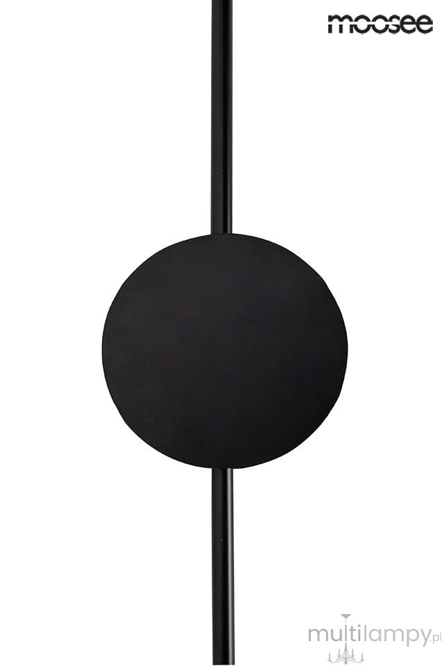 Czarny kinkiet LED Shadow 2 Close z dwoma punktami świetlnymi. Okrągła czasza w matowym wykończeniu, umocowana na smukłym ramieniu. Prosty, nowoczesny design, idealny do minimalistycznych wnętrz. Ujęcie frontalne.