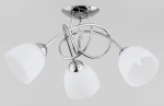 Lampa sufitowa Modena Silver 3-punktowa w chromowanej oprawie. Posiada trzy białe klosze w kształcie stożka, które są umieszczone na elastycznych ramionach, tworząc nowoczesny design. Elementy dekoracyjne to chromowane detale oraz kryształowy akcent.