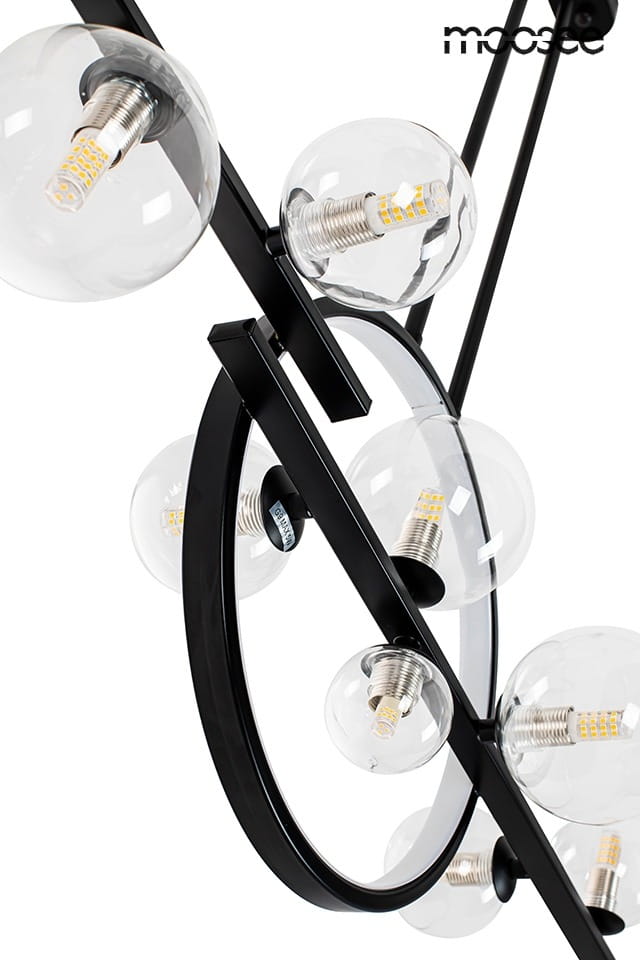 Czarna lampa wisząca Alure Line 120 LED z 11 punktami świetlnymi. Okrągła podstawa z metalowym wykończeniem i przezroczystymi kloszami. Lampa wisi w górnej części, ukazując nowoczesny design z widocznymi żarówkami LED w środku.