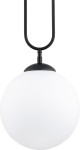 Czarna lampa wisząca Vavil D250 z jednym punktem świetlnym, z okrągłym, białym kloszem z matowego szkła. Ujęcie frontalne, produkt zawieszony na metalowym uchwycie. Prosta forma, idealna do nowoczesnych wnętrz.
