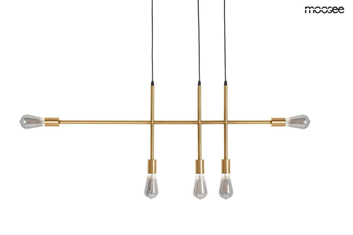 Lampa wisząca Riva 5-punktowa w kolorze złotym, z pięcioma żarówkami w stylu retro. Kształt prostokątny, z równoległymi rurkami, zawieszona na czarnych przewodach. Minimalistyczny design, idealna do nowoczesnych wnętrz.