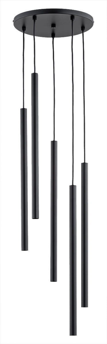 Czarna lampa wisząca Collet z pięcioma prostokątnymi ramionami w formie długich rur. Ujęcie frontalne, produkt zawieszony na okrągłej podstawie. Materiał metalowy, matowe wykończenie. Idealna do nowoczesnych wnętrz.