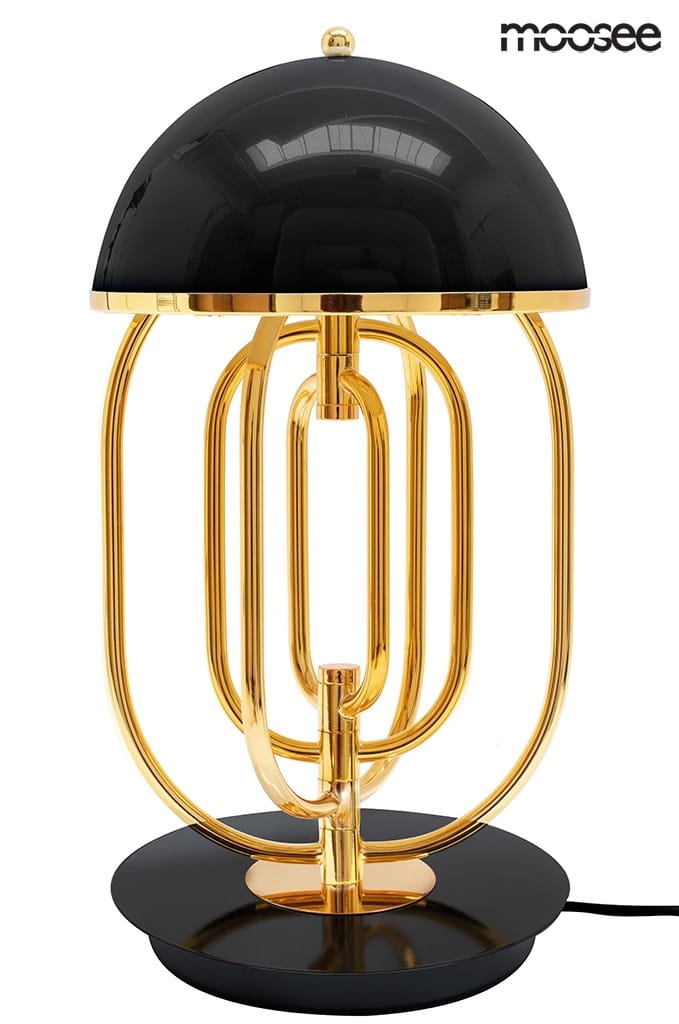 Lampa stołowa Bottega z dwoma punktami świetlnymi, złota z czarnym kloszem. Posiada okrągłą podstawę oraz metalowe, złote elementy w formie cienkich rur. Klosz w kształcie półkuli, gładka powierzchnia, elegancki design.