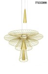 Złota lampa wisząca dwupunktowa Sesto z metalową, ażurową konstrukcją. Składa się z dwóch stożkowatych elementów: większego z szeroką podstawą i mniejszego zwężającego się ku dołowi. Zawieszona na przezroczystych linkach, z minimalistycznym designem.