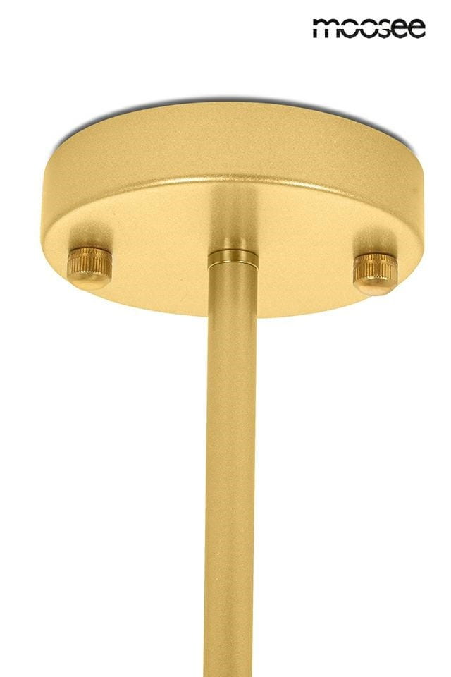 Złota lampa wisząca Neri, 6-punktowa, z metalowym, okrągłym mocowaniem sufitowym. Widoczne dwa pokrętła do regulacji. Kształt prosty i elegancki, idealna do nowoczesnych wnętrz. Ujęcie z dołu, ukazujące detal mocowania.