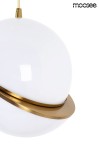 Lampa wisząca Globe 20 l z białym, okrągłym kloszem i złotym metalowym detalem u podstawy, zawieszona na złotym kablu. Widok z boku, ukazujący gładką powierzchnię klosza i elegancki design.