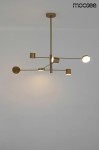 Złota lampa wisząca Piazetta LED 6-punktowa, z długimi ramionami, z różnymi źródłami światła. Montowana sufitowo, w minimalistycznym stylu, z matową powierzchnią. Widoczna na jednolitym tle, z centralnym punktem świetlnym i rozproszeniem światła.