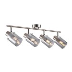 Srebrna lampa sufitowa (spot) 4-punktowa Sardo z dymionymi kloszami. Lampa zamontowana na metalowej listwie, z czterema przezroczystymi kloszami, skierowanymi w różne strony, tworząc nowoczesne oświetlenie.