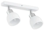 Lampa sufitowa Feniks 2-punktowa w kolorze białym z metalowymi chromowanymi detalami. Okrągłe klosze z matowego szkła, zamontowane na prostokątnej, białej podstawie. Ujęcie frontalne, produkt zawieszony na suficie.