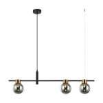 Lampa wisząca Bletter 3-punktowa w kolorze czarnym z dymionymi kloszami. Produkt zawieszony na cienkim, czarnym przewodzie, z trzema okrągłymi kloszami z metalowymi detalami w kolorze złotym.