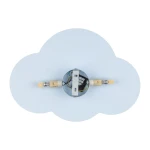 Kinkiet Cloud 2-punktowy w kolorze błękitnym, w kształcie chmury. Zawiera dwa gniazda na żarówki, widoczne przewody oraz metalowy uchwyt montażowy. Z góry, na jednolitym tle, z wyraźnymi detalami.