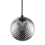 Lampa wisząca Elena, 1-punktowa, z przezroczystego szkła w diamentowy wzór, o czarnej oprawie. Zawieszona na czarnym przewodzie, w kształcie kulistym, idealna do nowoczesnych wnętrz.