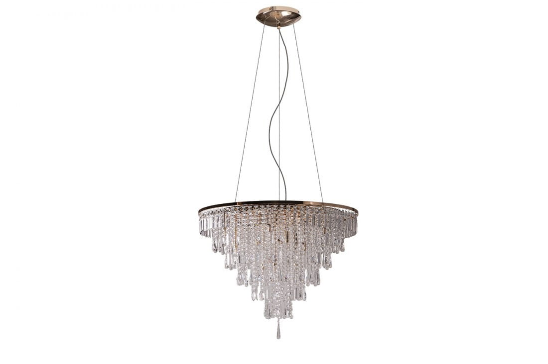 Lampa wisząca Kalabria XL, 12-punktowa, w złotym wykończeniu. Okrągła, z kryształowymi zwisami, zwężająca się ku dołowi. Zawieszona na cienkich linkach, z metalowym stelażem. Tło białe, co podkreśla elegancję i blask kryształów.