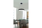 Czarna lampa wisząca Santana D38 z okrągłym kloszem LED 3000K, zawieszona na cienkich linkach, w nowoczesnym wnętrzu z okrągłym stołem i jasnymi krzesłami. Widok z dołu, ukazujący detal oświetlenia i otoczenie.