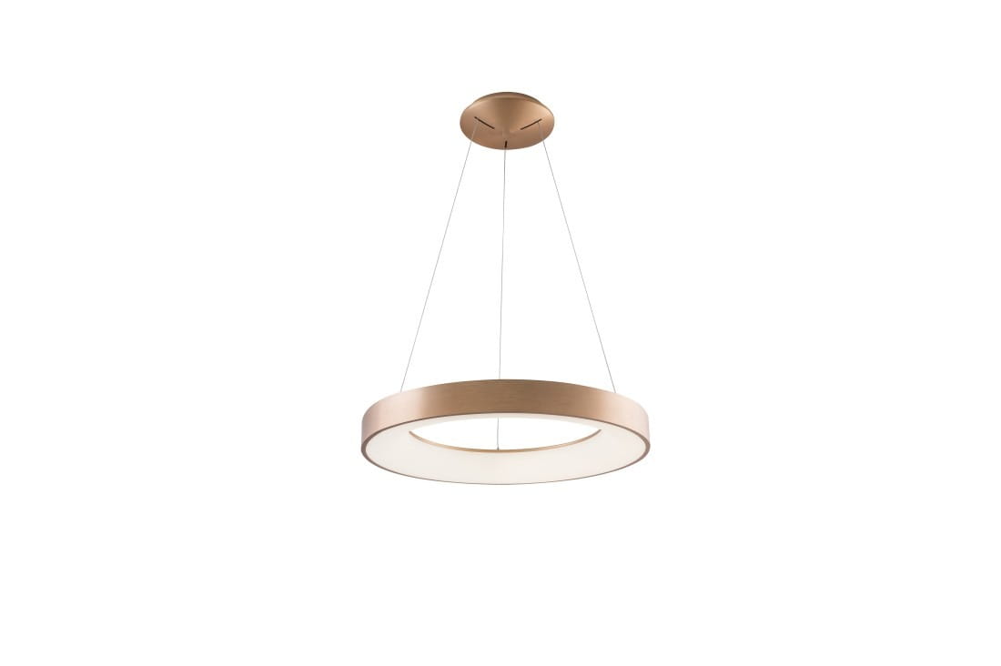Złota lampa wisząca Santana D80 z regulacją temperatury barwowej 3000-6500K, zawieszona na cienkich linkach. Okrągły kształt z białym, emitującym światło panelem wewnętrznym. W zestawie pilot do zdalnego sterowania.
