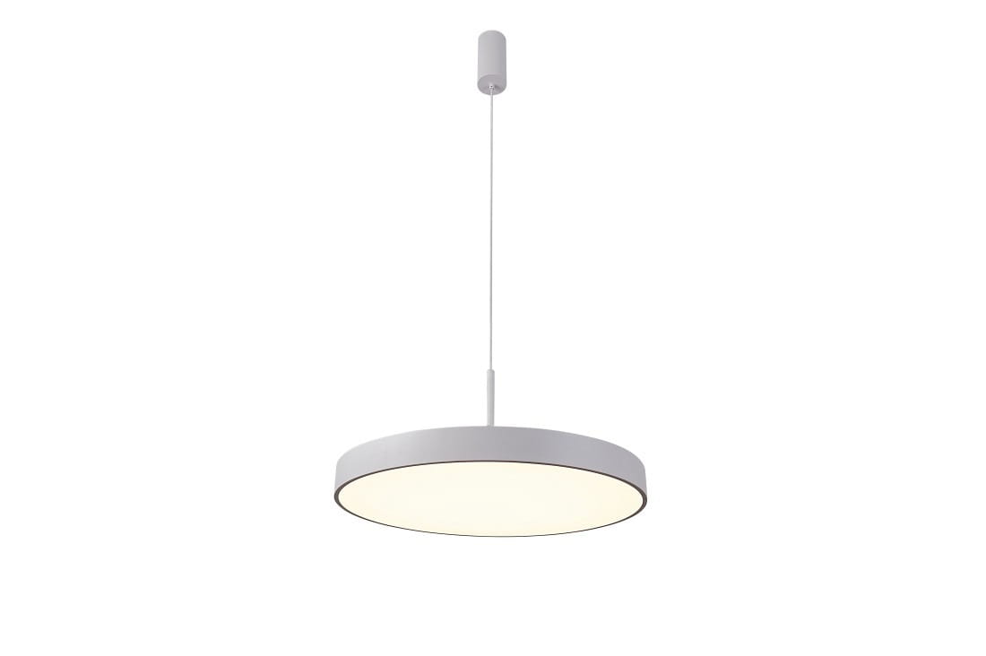 Biała lampa wisząca Marcello D60 z regulowanym kolorem światła 3000-6500K, z okrągłym kloszem i cienkim zawieszeniem. W zestawie pilot do zdalnego sterowania. Produkt zawieszony na prostym, białym przewodzie.