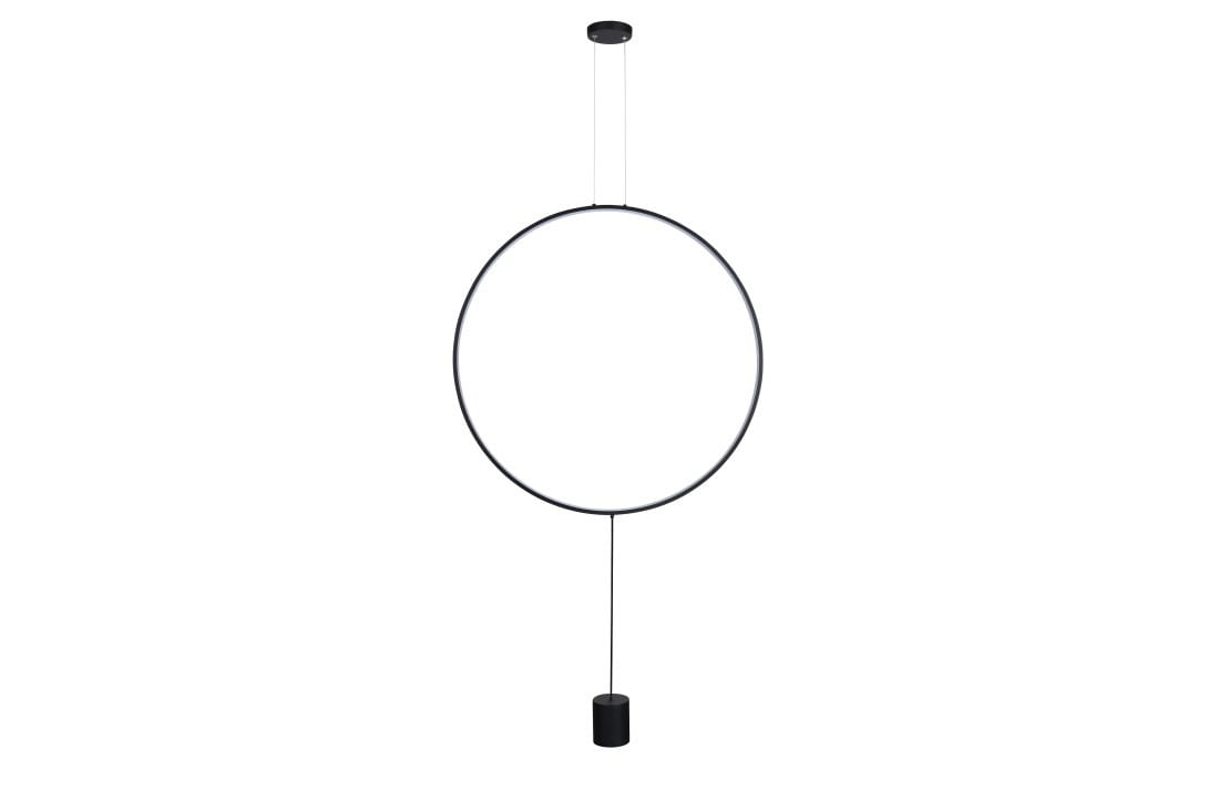 Czarna lampa wisząca Codutti LED w kształcie okręgu z prostym, minimalistycznym designem. Wisi na cienkim przewodzie z okrągłym mocowaniem sufitowym. Widoczny pojedynczy punkt świetlny na dole lampy, idealna do nowoczesnych wnętrz.